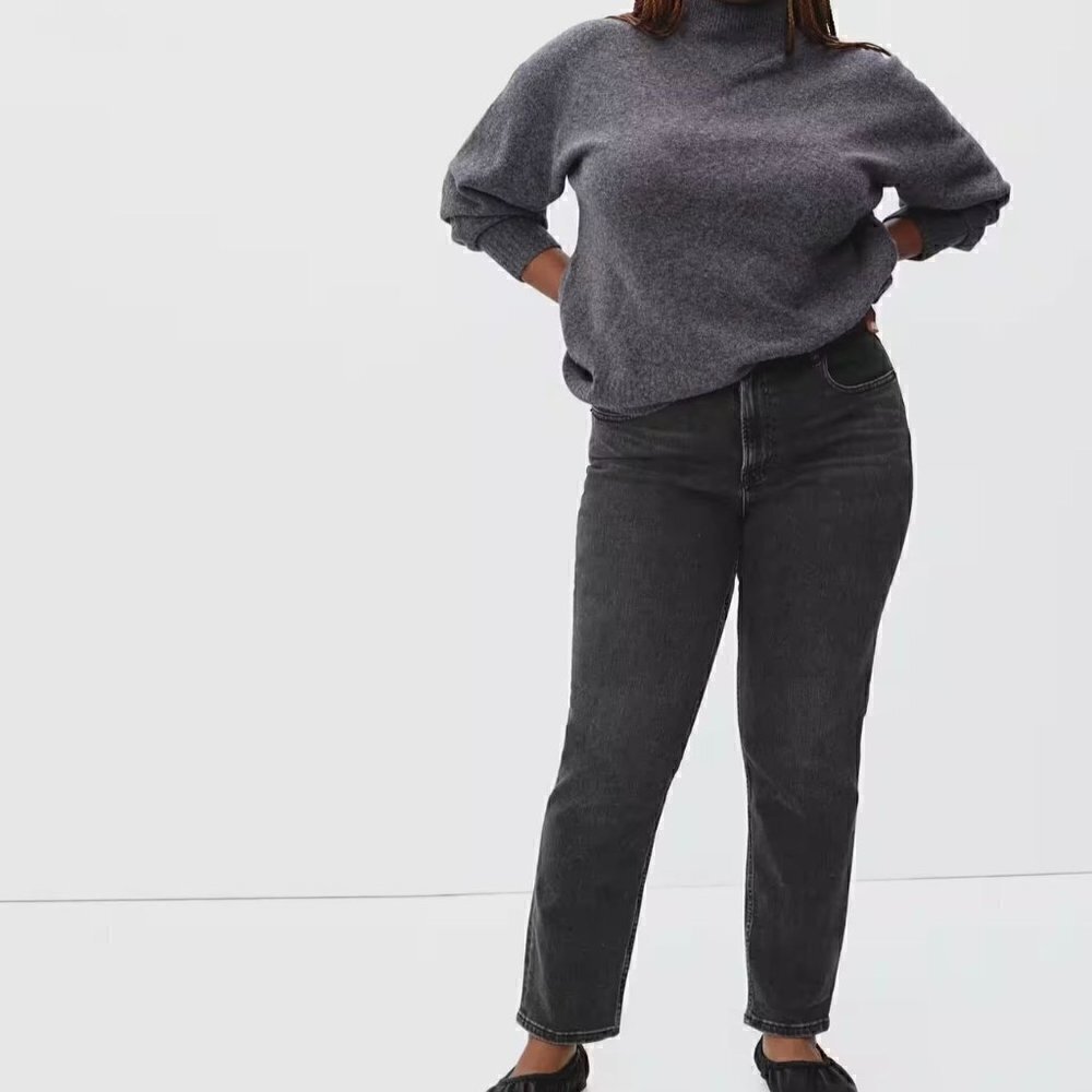 NWT Everlane The Curvy Cheeky Straight Jean in Washed Black - Size 30